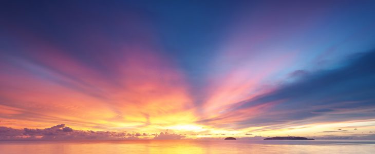 Colorful sky and sea as the sun sets in the horizon